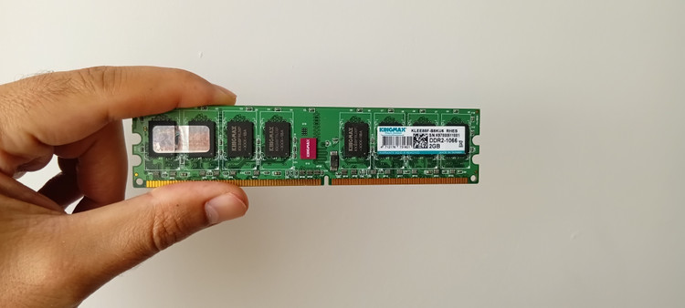 رم دسکتاپ DDR2 دو کاناله 1066 مگاهرتز CL6 کینگ مکس مدل KLEE88F-B8KU6 ظرفیت 2 گیگابایت