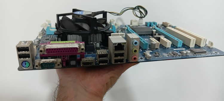 مادربرد حرفه ای و گیمینگ گیگابایت مدل GA-Z68P-DS3(در حد نو با پنل)